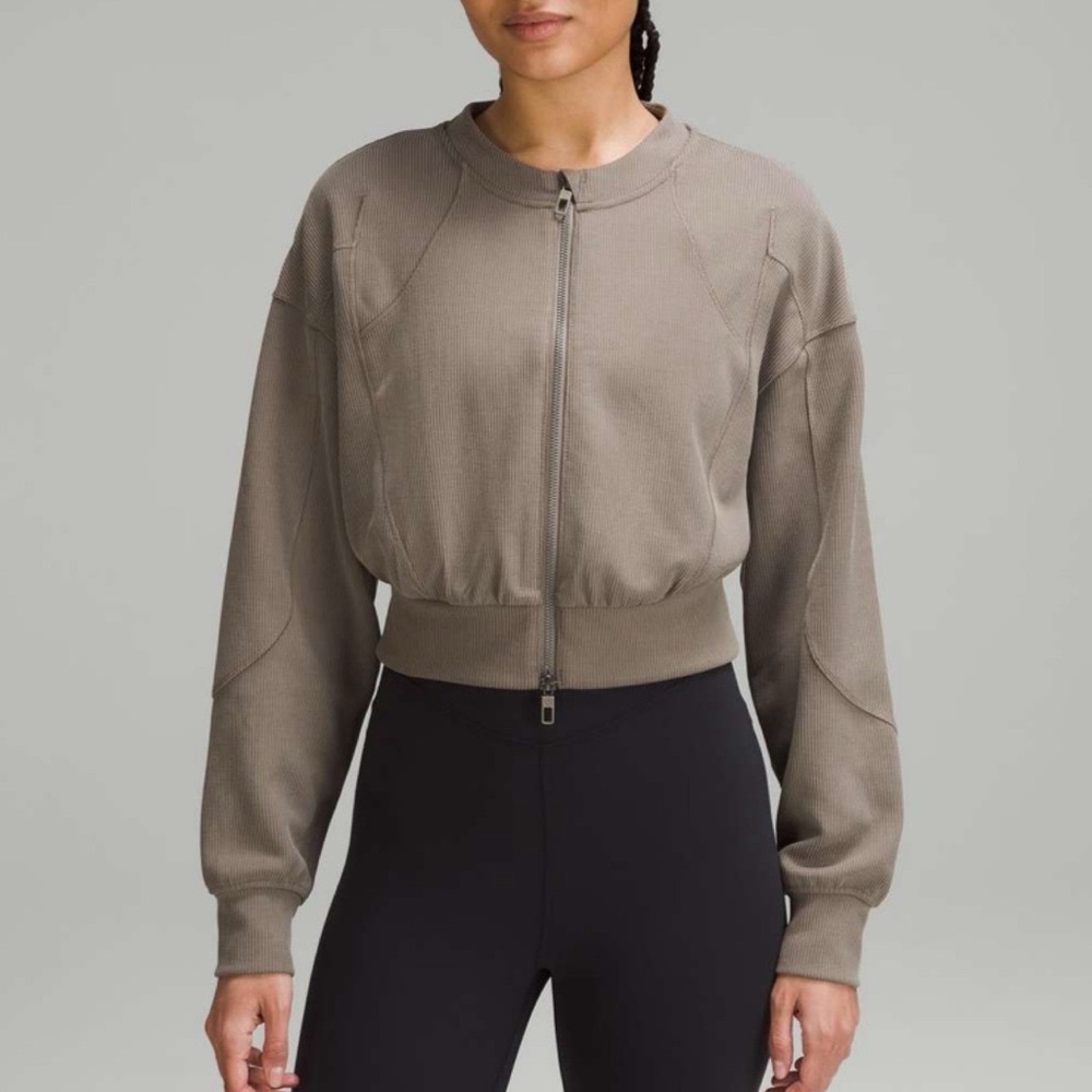 Lululemon Ribbed Softstreme Cropped Jacket Nomad Size 14 NWT